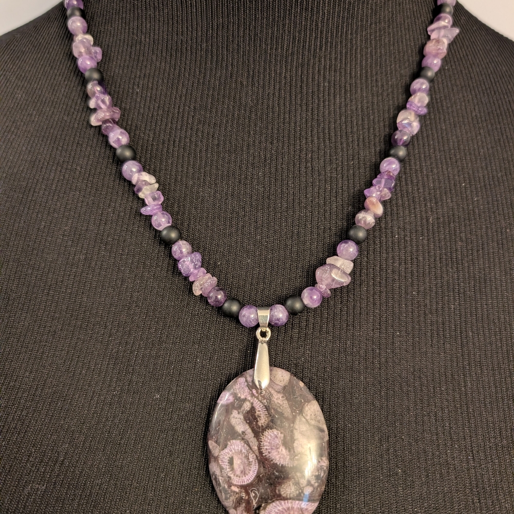 💜Gorgeous💜 Purple Amethyst Chip Necklace with Oval Pendant